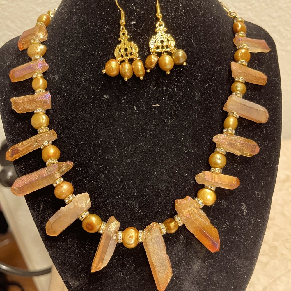 True stones necklace
